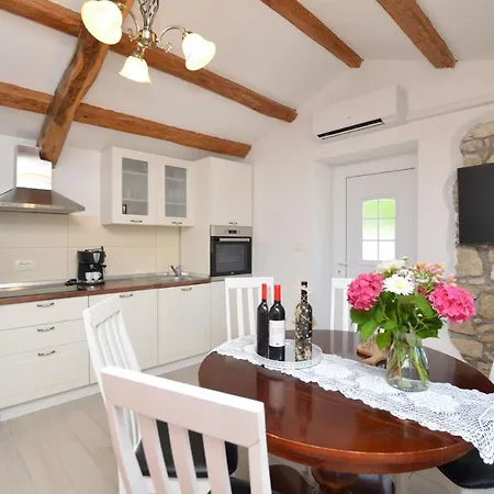 Apartman House Carlo *