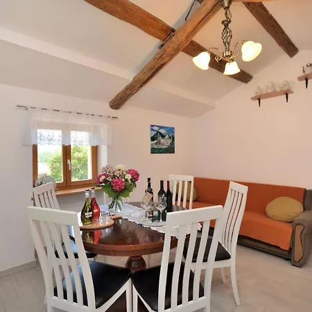 Apartman House Carlo *