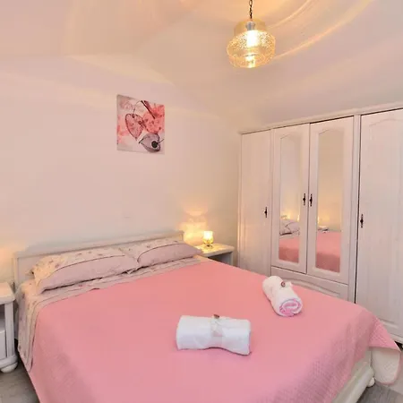 Apartman House Carlo *